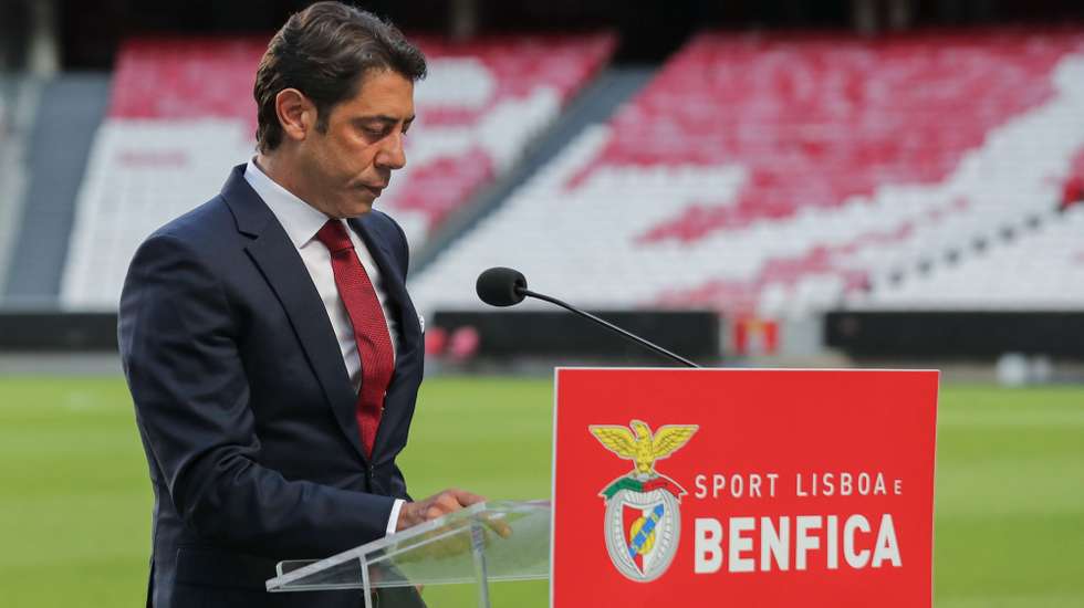 Rui Costa, que assume presidência da Administração da SAD do Benfica durante uma declaração à comunicação social, no Estádio da Luz, em Lisboa, 09 de Julho de 2021. Rui Costa vai assumir a presidência da Administração da SAD do Benfica, em substituição de Luís Filipe Vieira, que pediu a suspensão de funções por estar a ser investigado no processo ‘cartão vermelho’, informou hoje a sociedade. MIGUEL A. LOPES/LUSA