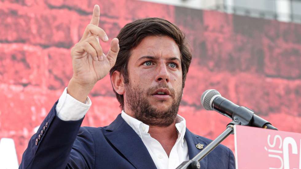 O presidente do CDS, Francisco Rodrigues dos Santos, discursa na apresentação publica da candidatura  de Luis Carito a presidente da câmara de Portimão, pela coligação " Portimão mais feliz", Portimão,14 de agosto de 2021. LUÍS FORRA/LISA
