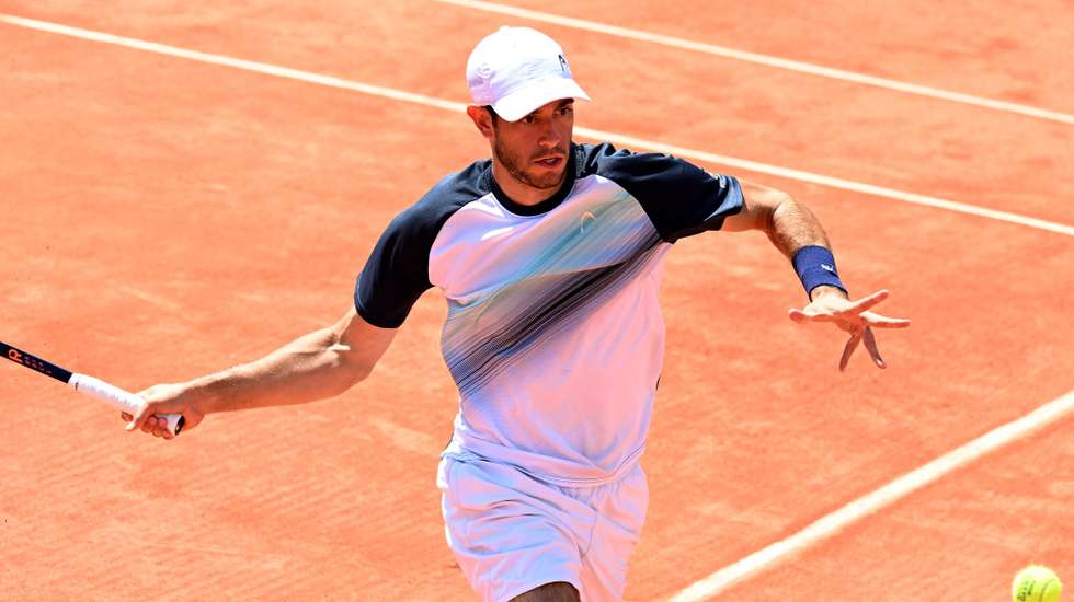 epa10664903 Nuno Borges of Portugal plays Diego Schwartzman of Argentina in their Men's Singles second round match during the French Open Grand Slam tennis tournament at Roland Garros in Paris, France, 31 May 2023.  EPA/CAROLINE BLUMBERG