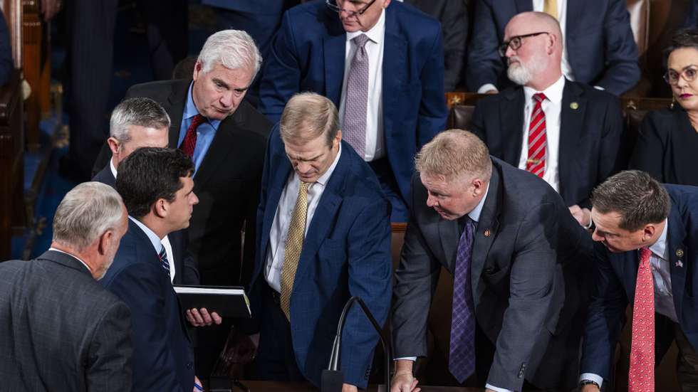 epa10924070 Republican lawmaker from Ohio Jim Jordan (C) along with aides and lawmakers, tallies the House votes for the next Speaker of the House in the US Capitol in Washington, DC, USA, 17 October 2023. Jordon lost 20 Republican votes in the first round of voting. The House of Representatives has gone nearly two weeks without a speaker, after ousting former leader Kevin McCarthy.  EPA/JIM LO SCALZO
