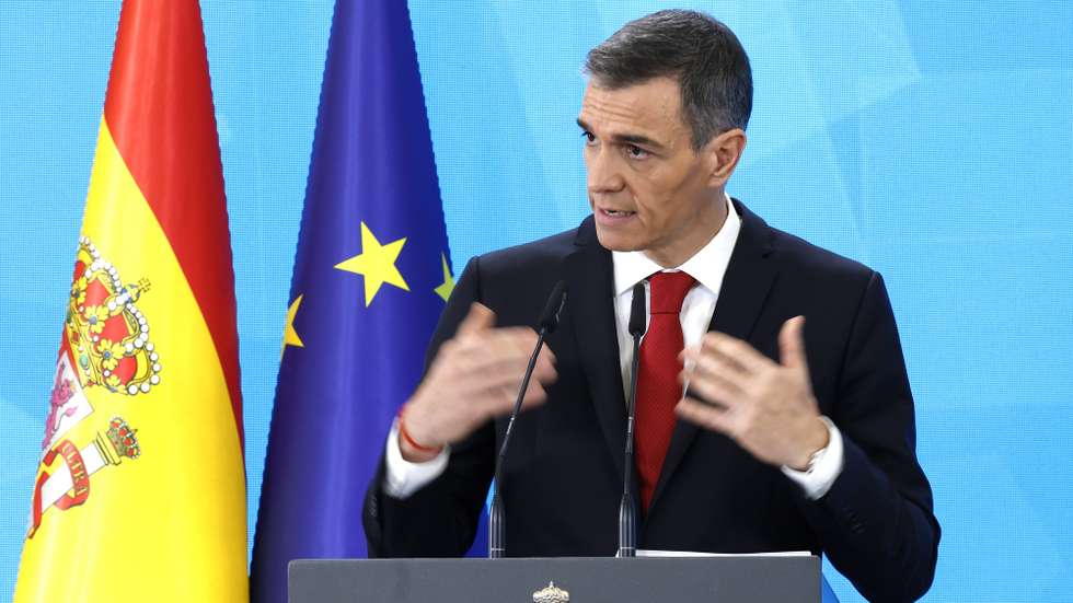epa12593900 Spanish Prime Minister Pedro Sanchez speaks at a press conference to present a balance of the year held at Moncloa Palace in Madrid, Spain, 15 December 2025.  EPA/J.J.Guillen