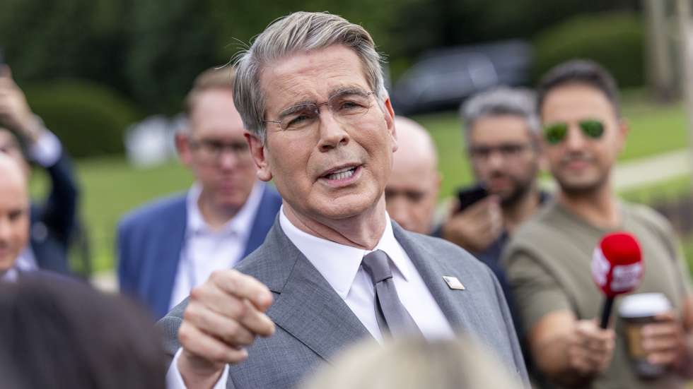 epa13180893 US Secretary of Treasury Scott Bessent speaks to reporters as he walks to the West Wing following an interview at the White House in Washington, DC, USA, 20 August 2026. Following the Supreme Court's decision striking down the 2025 International Emergency Economic Powers Act (IEEPA) tariffs, the U.S. government has paid out over 100 billion US dollar in refunds to corporate importers.  EPA/SHAWN THEW