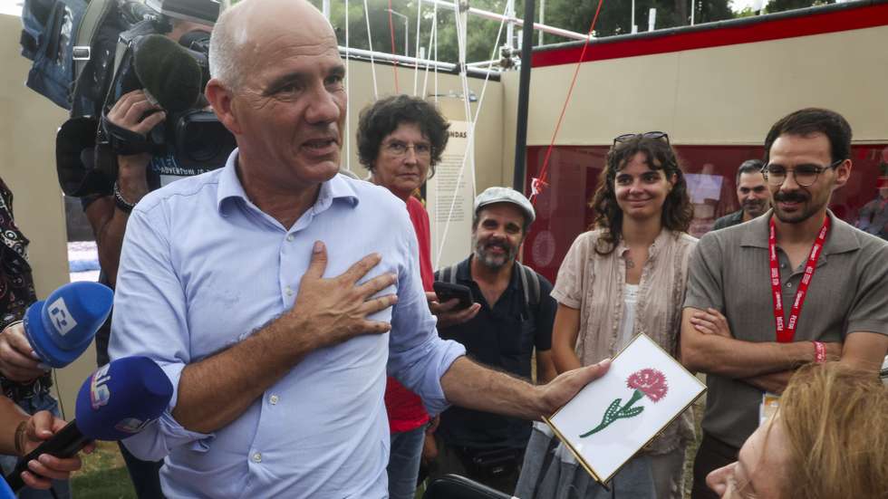 O secretário-geral do Partido Comunista Português (PCP), Paulo Raimundo, durante a visita ao recinto onde durante três dias, decorre a Festa do Avante, que este ano comoemora 50 anos, na Quinta da Atalaia , Amora, Seixal, 04 setembro de 2026. MANUEL DE ALMEIDA/LUSA