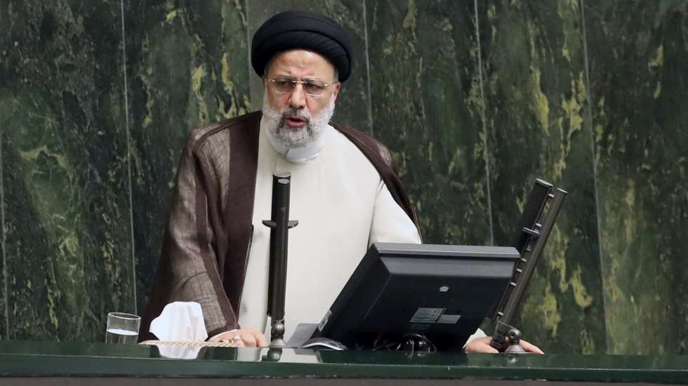 epa10222334 Iranian president Ebrahim Raisi (L) speaks during a parliament session at the Islamic Consultative Assembly in Tehran, Iran, 04 October 2022. On 03 October, the Iranian supreme leader Ayatollah Ali Khamenei gave a speech concerning recent protests, condemning the mobilizations as 'riots' and accused the US, Israel, and the west of planning the protests inside the country. Iran has experienced anti-government protest around the country in past three weeks.  EPA/ABEDIN TAHERKENAREH
