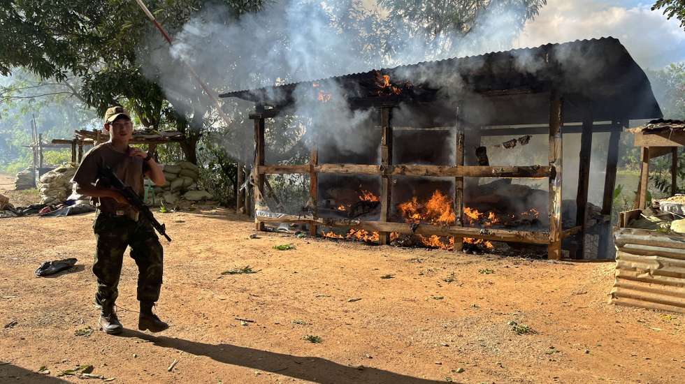 epa10994132 A Karenni Nationalities Defence Force (KNDF) solidIer walks past a destroyed military outpost near Loikaw city, Karenni state, Myanmar, 11 November 2023 (issued 25 November 2023). According to a report released by the United Nations (UN) on 23 November 2023, nearly 335,000 people in multiple states and regions have been newly displaced due to the escalation of fighting between Myanmar Armed Forces (MAF) and various armed groups, including Ethnic Armed Organizations (EAOs) and People’s Defence Forces (PDFs) since 26 October.  EPA/MIN HTET SAN