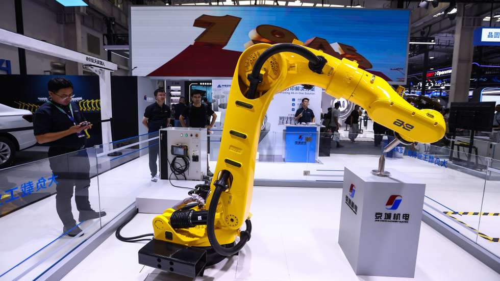 epa13182585 An industrial robot arm is displayed at the Beijing Jingcheng Machinery Electric Company stand during the 2026 World Robot Conference in Beijing, China, 21 August 2026. The WRC event runs from 19 to 23 August.  EPA/WU HAO