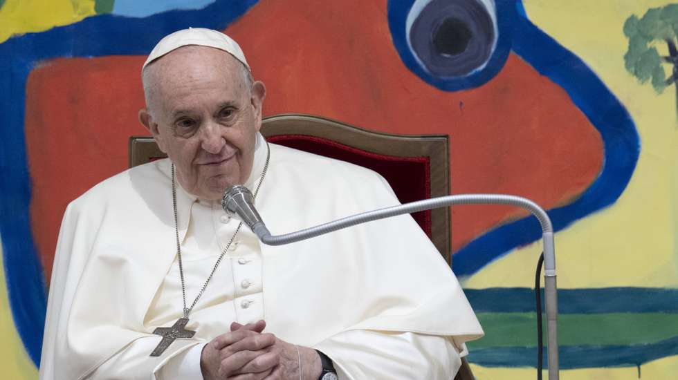 epa09602749 Pope Francis speaks as he meets with young people from the Scholas Community at the Pontifical Maria Mater Ecclesiae International College in Rome, Italy, 25 November 2021.  EPA/CLAUDIO PERI
