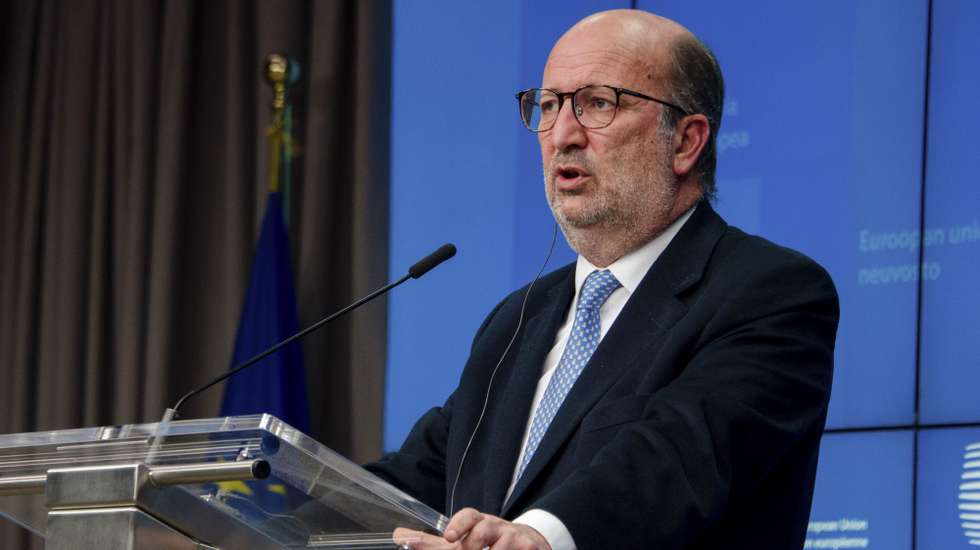 O ministro do Ambiente e da Ação Climática de Portugal, João Pedro Matos Fernandes, intervém durante uma conferência de imprensa após a reunião, por videoconferência, dos ministros dos Estados-membros da UE responsáveis pelo Ambiente, em Bruxelas, Bélgica, 18 de março de 2021. TONY DA SILVA/LUSA