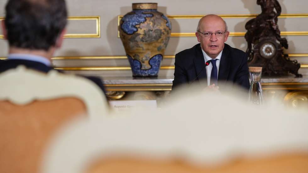 O ministro de Estado e dos Negócios Estrangeiros, Augusto Santos Silva, apresenta o programa de comemorações do Dia Mundial da Língua Portuguesa numa conferência de imprensa no Palácio das Necessidades em Lisboa, 26 de abril de 2021. TIAGO PETINGA/LUSA