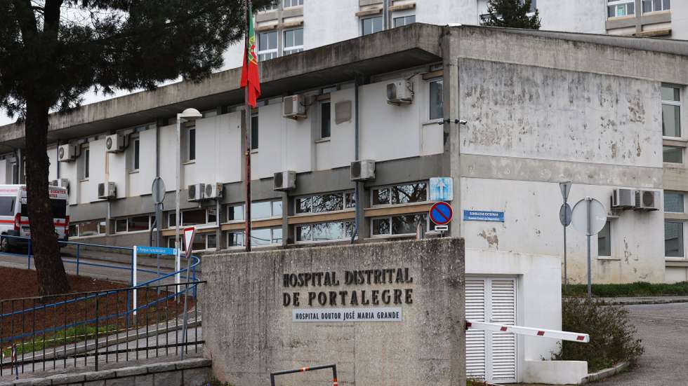 Fachada do edifício principal do Hospital Dr. José Maria Grande, Portalegre