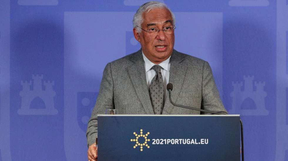 O primeiro-ministro, António Costa, fala aos jornalistas após ter participado por videoconferência a partir do Palácio de S. Bento na reunião de Chefes de Estado e de Governo da União Europeia (UE), Lisboa, 21 de janeiro de 2021. Os líderes europeus vão discutir a coordenação da resposta à pandemia da covid-19, incluindo a implementação em larga escala de vacinas e a utilização de todos os instrumentos disponíveis para limitar a propagação do vírus. ANTÓNIO COTRIM/LUSA
