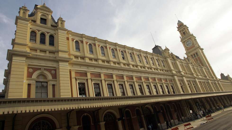 Instalado na histórica Estação da Luz, o Museu da Língua Portuguesa foi reconstruído após incêndio que o atingiu em dezembro de 2015