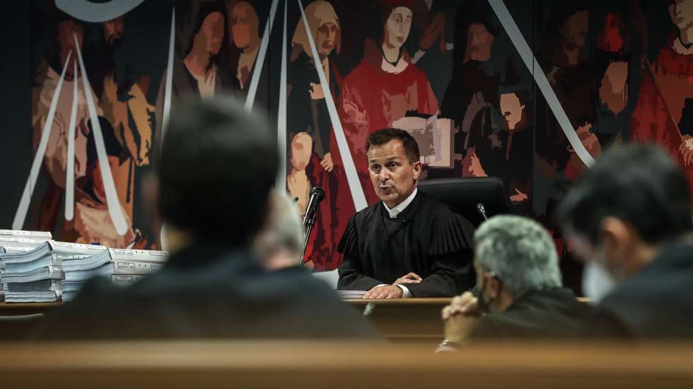 epa09124506 Judge Ivo Rosa (C) during the instructional decision session of the high-profile corruption case known as Operation Marques, at the Justice Campus in Lisbon, Portugal, 09 April 2021. Operation Marques has 28 defendants - 19 people and 9 companies - including former Prime Minister Jose Socrates, banker Ricardo Salgado, businessman and friend of Socrates Carlos Santos Silva, and senior executives of Portugal Telecom, and is related to crimes of active and passive corruption, money laundering, document forgery, and tax fraud.  EPA/MARIO CRUZ / POOL