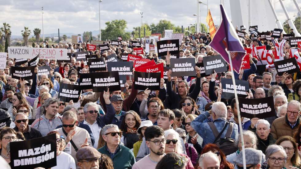 epa12063215 Associations of victims of the DANA and social movements take part in a rally against the management of the weather phenomenon by the Generalitat Valenciana, on the occasion of the European People's Party (EPP) Congress, co-hosted by the Spanish party Partido Popular (PP), in Valencia, Spain, 29 April 2025. Floods triggered by the DANA (high-altitude isolated depression) weather phenomenon hit the east of Spain on 29 October 2024, devastating Valencia and neighboring provinces and leaving over 200 people dead.  EPA/BIEL ALINO