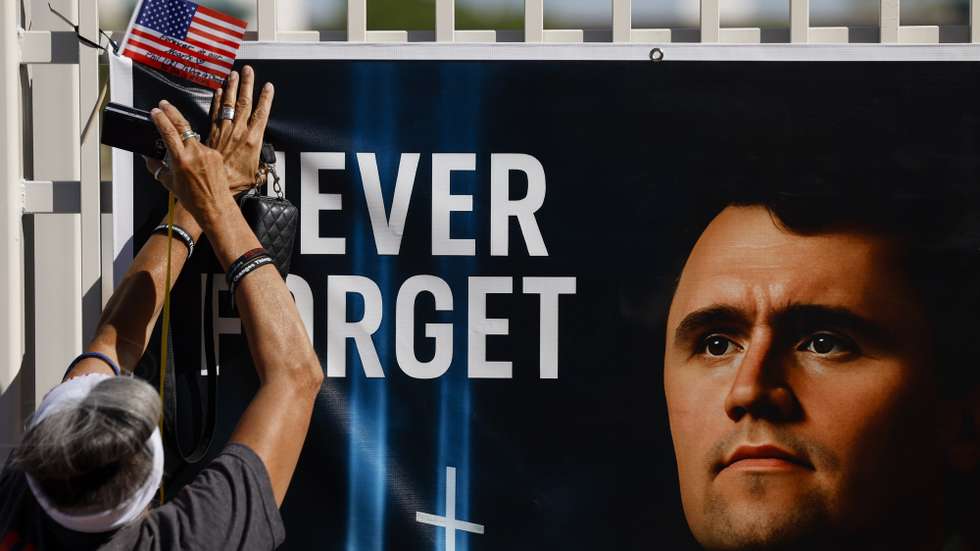 epa12393504 A person places an American flag at a makeshift memorial for conservative political activist Charlie Kirk outside the Turning Point USA headquarters in Phoenix, Arizona, USA, 20 September 2025. A memorial service for Kirk is scheduled to take place on 21 September in Glendale, Arizona.  EPA/CAROLINE BREHMAN