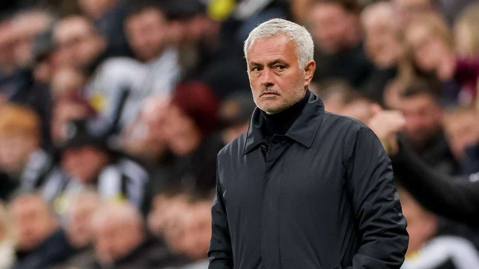 epa12471174 Benfica's head coach Jose Mourinho gestures during the UEFA Champions League league phase match between Newcastle United and SL Benfica, in Newcastle, Britain, 21 October 2025.  EPA/ADAM VAUGHAN