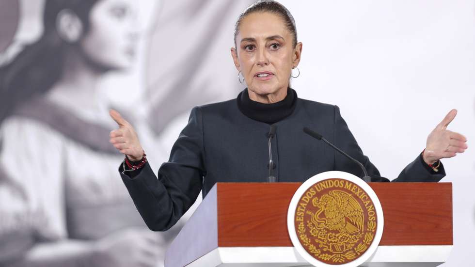 epa12668009 Mexican President Claudia Sheinbaum speaks during a press conference at the National Palace in Mexico City, Mexico, 21 January 2026.  EPA/ISAAC ESQUIVEL