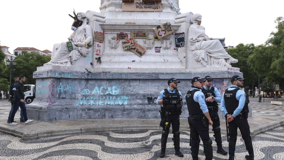 O Corpo de Intervenção da Polícia de Segurança Pública (PSP) interveio esta madrugada para retirar as tendas que se mantinham na Praça D. Pedro IV, no Rossio, tendo detido alguns manifestantes que alegadamente resistiram, Lisboa, 20 de outubro de 2026.  TIAGO PETINGA/LUSA