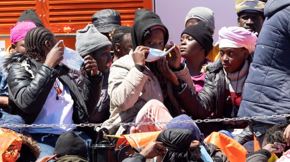 epa09168252 Some rescued migrants put on face masks upon arrival at the port of Arguineguin in Gran Canaria, Canary Islands, Spain, 29 April 2021. A total of 40 migrants were rescued by Spanish Sea Rescue Services while traveling on a small boat at sea.  EPA/QUIQUE CURBELO