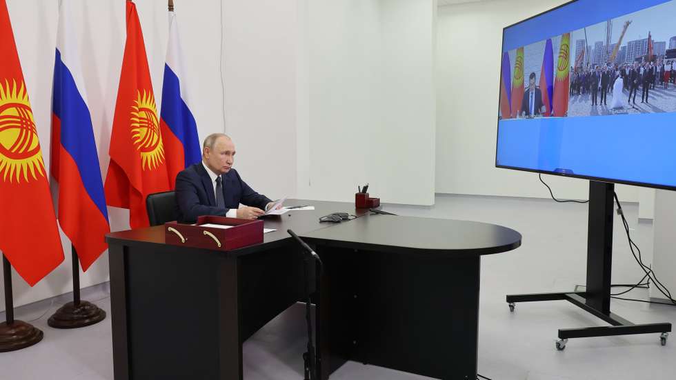 epa10833738 Russian President Vladimir Putin attends a ceremony to launch the construction of three Russian-language secondary schools in Kyrgyzstan, via a video link in Solnechnogorsk, Moscow region, Russia, 01 September 2023.  EPA/MIKHAEL KLIMENTYEV/SPUTNIK/KREMLIN POOL MANDATORY CREDIT