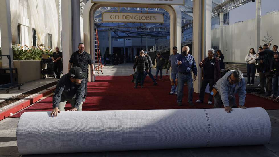 epa11802616 Workers roll out the red carpet as preparations for the 82nd Golden Globe Awards get underway at the Beverly Hilton in Beverly Hills, California, USA, 02 January 2025. The 82nd Golden Globe Awards will take place at the Beverly Hilton on 05 January 2025.  EPA/CAROLINE BREHMAN