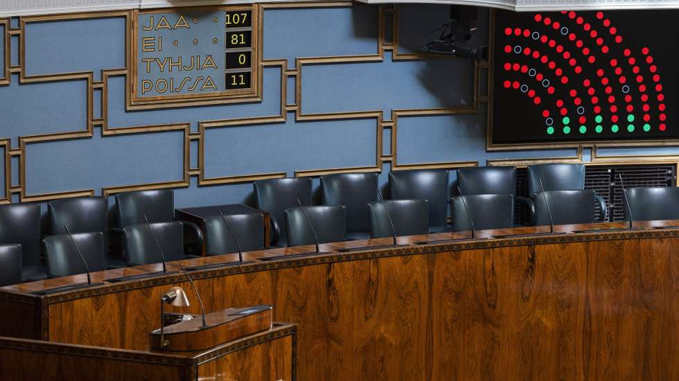 epa10701285 A board shows the votes in favor, opposed and absent during a session to elect Finland's new Prime Minister Petteri Orpo at the Parliament House in Helsinki, Finland, 20 June 2023. The Finnish Parliament elected Petteri Orpo as new Prime Minister in a plenary session on 20 June.  EPA/MAURI RATILAINEN