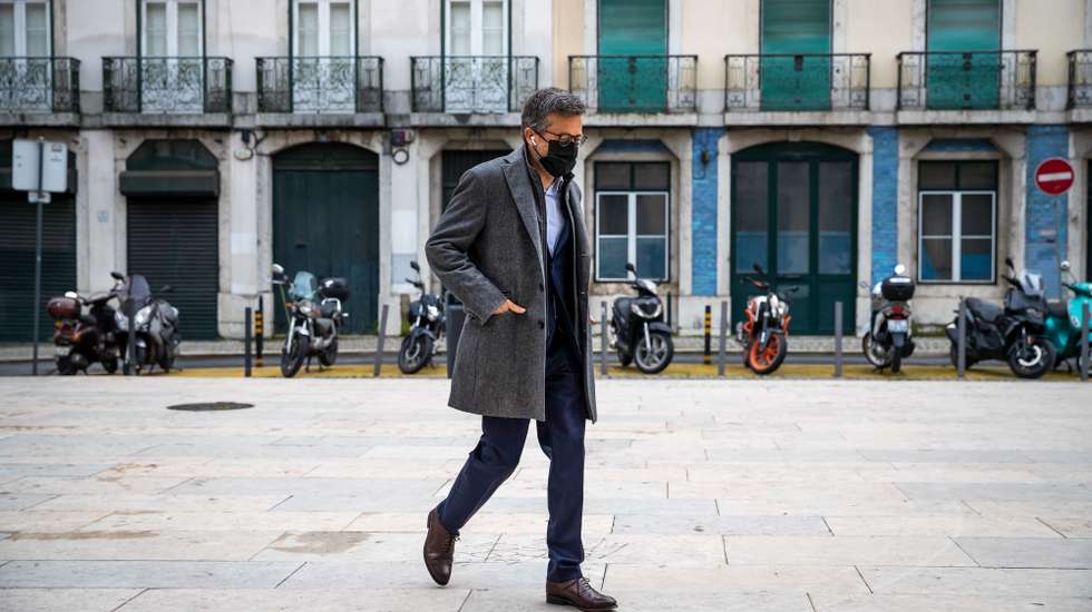 O ex comissário europeu e candidato pelo Partido Social Democrata à câmara de Lisboa nas próximas eleições autárquicas,  Carlos Moedas, à chegada para uma reunião com o presidente do CDS, Francisco Rodrigues dos Santos (ausente da foto), na sede do CDS, 26 de fevereiro de  2021. JOSÉ SENA GOULÃO/LUSA