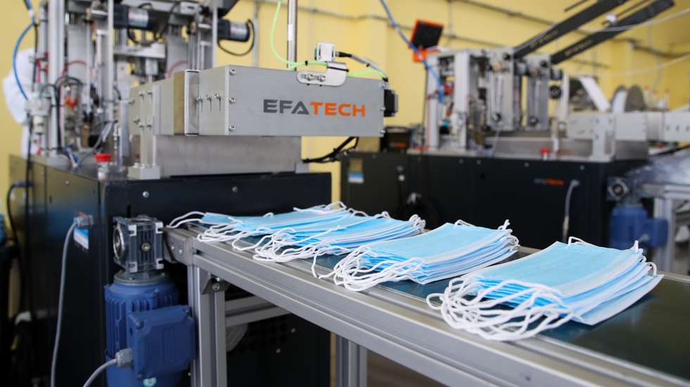 Produção de máscaras de proteção cirúrgicas na empresa Walking Habit, na Figueira da Foz, 04 de fevereiro de 2021. Criada em 2020, durante a pandemia covid-19, para produzir máscaras de proteção  a empresa Walking Habit, e já exporta 25% da sua produção, que atinge mais de quatro milhões de dispositivos mensais, (ACOMPANHA TEXTO DA LUSA DO DIA 07 DE FEVEREIRO DE 2021). PAULO NOVAIS/LUSA