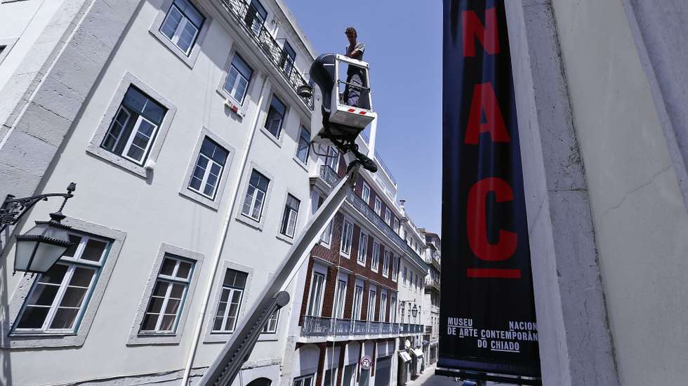 O acervo do MNAC integra mais de mil peças de arte, num percurso cronológico desde 1850 até à atualidade