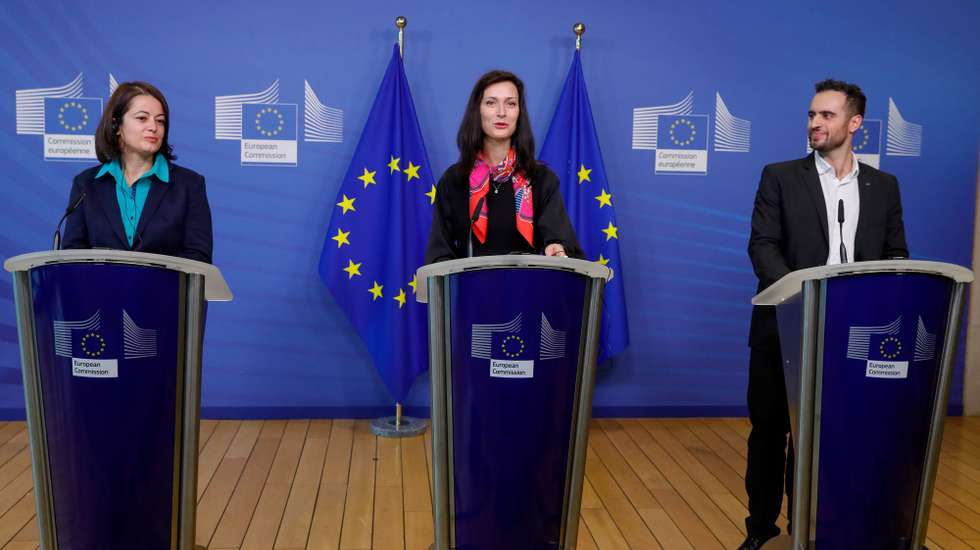 epa09478859 (L-R) Youth coordinator Biliana Sirakova, European Commissioner for Innovation, Research, Culture, Education and Youth Mariya Gabriel and President of the Erasmus Student Network (ESN)  Juan Rayon Gonzalez hold a joint press conference on the Erasmus+ app presentation, at the European Commission, in Brussels, Belgium, 21 September 2021.  EPA/STEPHANIE LECOCQ