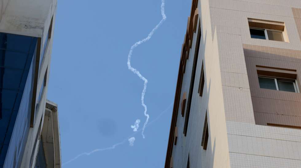 epa12783583 Smoke from an intercepted missile is pictured in the sky over Doha, Qatar, 28 February 2026. Qatar announced a successful defence against rocket attacks on its state territory. Iran retaliated with attacks across the Gulf countries after joint US and Israeli military attacks on Iran on 28 February 2028.  EPA/Hannibal Hanschke