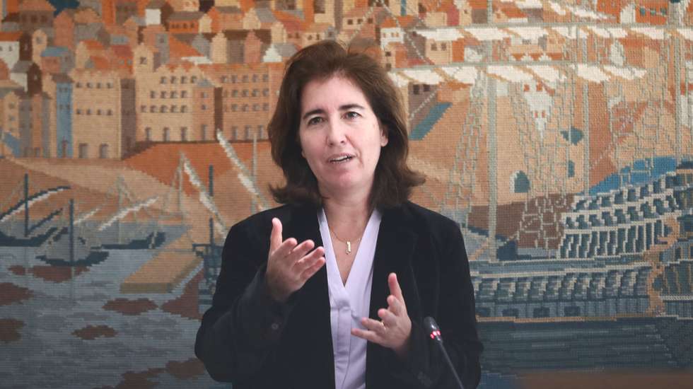 A ministra do Trabalho, Solidariedade e Segurança Social, Ana Mendes Godinho, fala aos jornalistas após a reunião da Comissão Permanente de Concertação Social, em Lisboa, 09 de dezembro de 2020. A reunião teve como ordem de trabalhos a preparação do Conselho Europeu e a discussão sobre a Retribuição Mínima Mensal Garantida para 2021. ANTÓNIO PEDRO SANTOS/LUSA