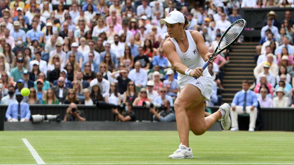 epa09331645 Ashleigh Barty of Australia in action against Angelique Kerber of Germany during their Women's semi final match at the Wimbledon Championships tennis tournament, Wimbledon, Britain, 08 July 2021.  EPA/NEIL HALL   EDITORIAL USE ONLY