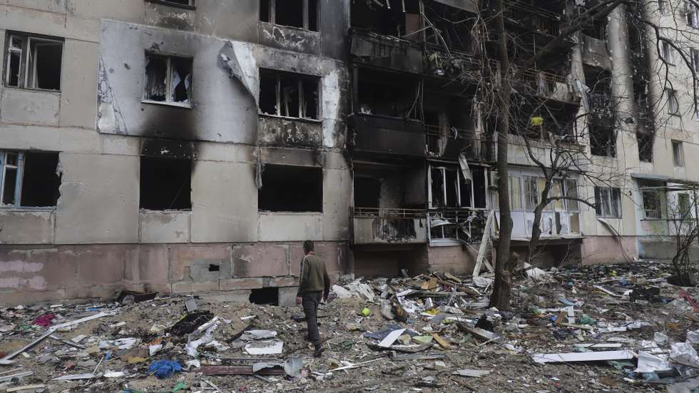 epa09893604 A man walks past a residential building damaged during a shelling in Severodonetsk, North-West of Luhansk, Ukraine, 16 April 2022. Russian troops entered Ukraine on 24 February resulting in fighting and destruction in the country and triggering a series of severe international economic sanctions on Russia.  EPA/STR