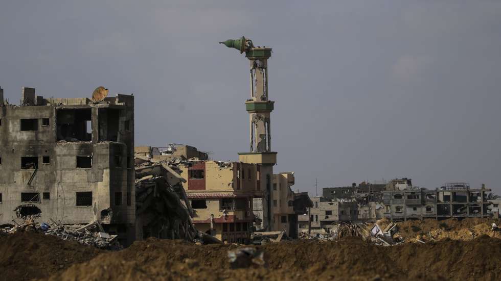 epa11310583 A destroyed minaret in Khan Younis after the Israeli military pulled out troops from the southern Gaza Strip, 30 April 2024. According to the United Nations, it will take years to clear the around 23 millions tonnes of rubble and unexploded weapons currently scattered across the Gaza Strip.  EPA/MOHAMMED SABER