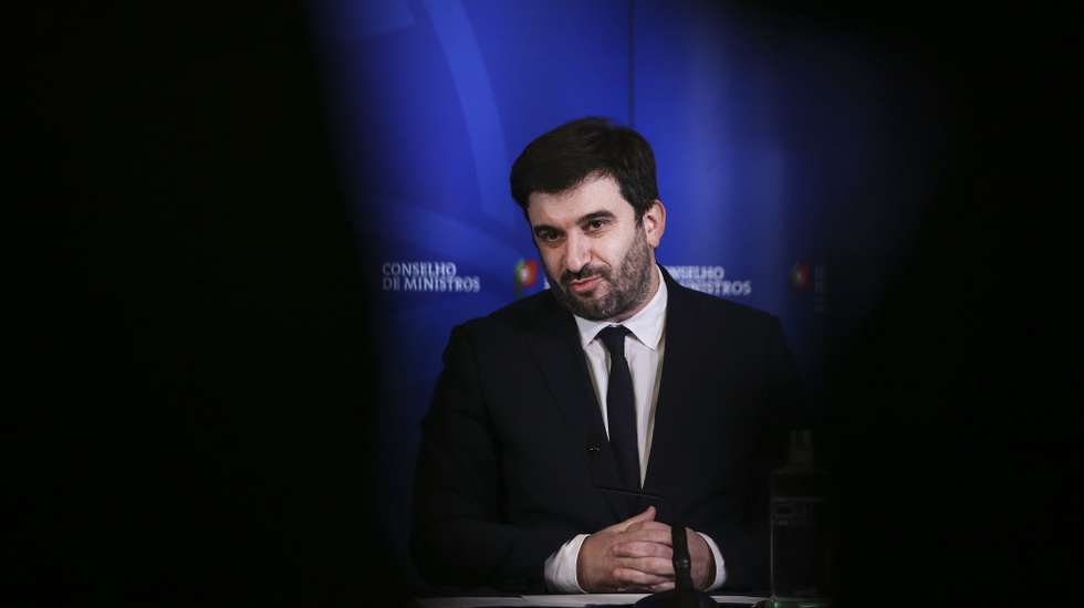 O ministro da Educação,Tiago Brandão Rodrigues, usa da palavra durante a conferência de imprensa após a reunião do Conselho de Ministros, no palácio da Ajuda, em Lisboa, 28 de janeiro de 2021. RODRIGO ANTUNES/LUSA
