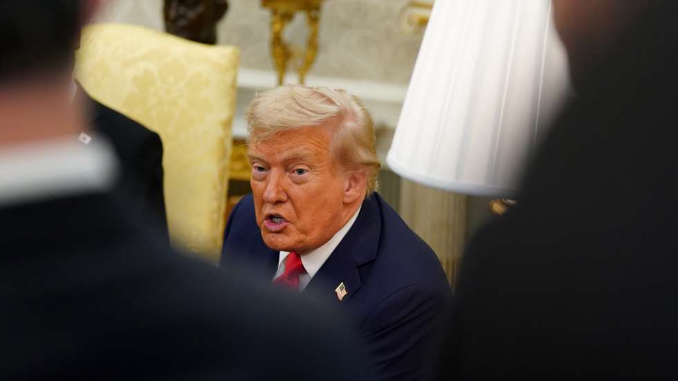 epa12322015 US President Donald Trump speaks during a meeting with South Korea's President Lee Jae-Myung, in the Oval Office of the White House in Washington, DC, USA, 25 August 2025. Lee and Trump are expected to discuss reinforcing their 71-year-old military alliance, including the construction of new US shipyards.  EPA/AL DRAGO / POOL