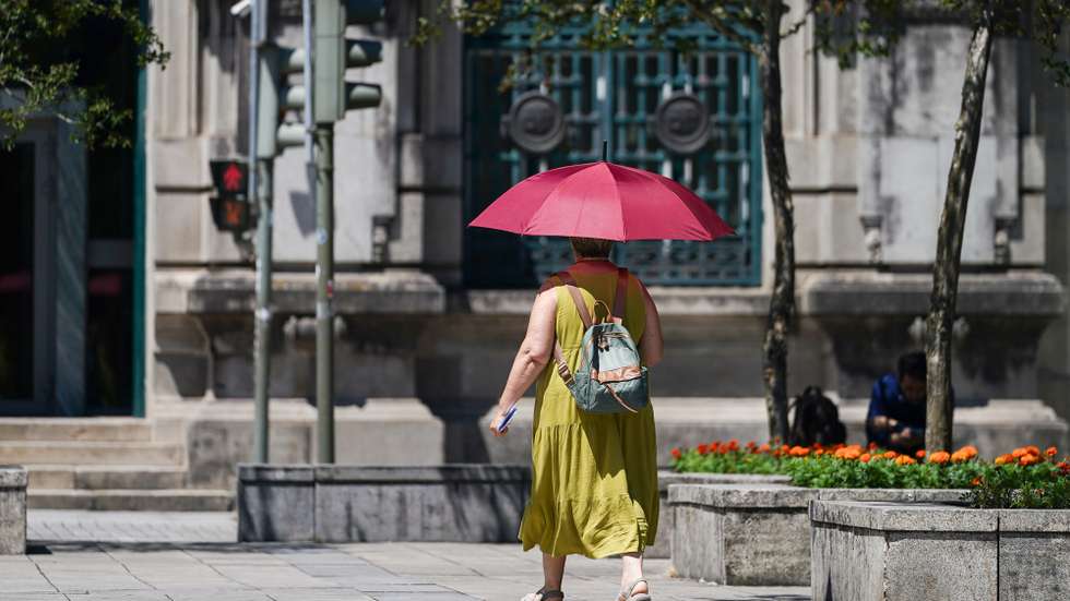 Temperaturas elevadas devido à onda de calor, Braga, 1 de julho de 2026. Segundo a informação do Instituto Português do Mar e da Atmosfera (IPMA), prevê-se para os próximos dias um agravamento das condições meteorológicas associadas ao tempo quente e seco, com um aumento da temperatura máxima, com valores a acima dos 40 graus Celsius, em várias regiões do território. HUGO DELGADO/LUSA