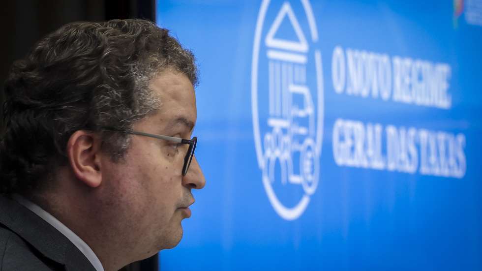O ministro de Estado e das Finanças, Joaquim Miranda Sarmento, usa da palavra na apresentação do novo regime geral das taxas da Administração Pública, no Ministério das Finanças, em Lisboa, 14 de julho de 2026. TIAGO PETINGA/LUSA
