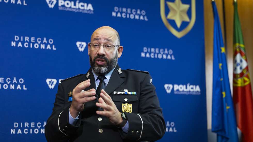 O chefe da Divisão de Prevenção Criminal e Policiamento de Proximidade da Polícia de Segurança Pública (PSP), intendente Hugo Guinote, em entrevista à Lusa sobre a criminalidade contra idosos, na Direção Nacional da PSP, em Lisboa, 30 de setembro de 2026. (ACOMPANHA TEXTO DA LUSA DO DIA 01 DE OUTUBRO DE 2026). JOSÉ SENA GOULÃO/LUSA