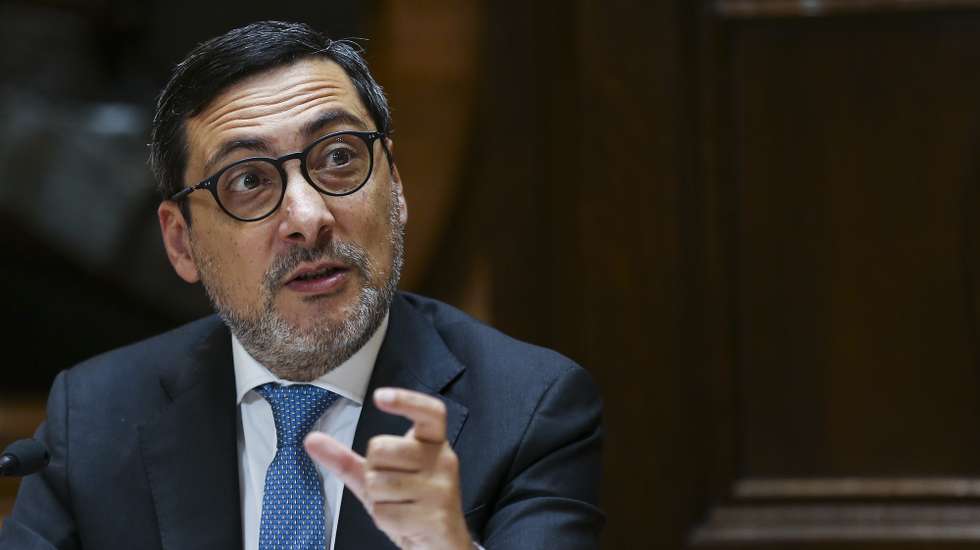 O secretário de Estado Adjunto dos Assuntos Fiscais, António Mendonça Mendes, intervém durante a sua audição perante a Comissão de Orçamento e Finanças, na Assembleia da República, em Lisboa, 03 de março de 2021. MANUEL DE ALMEIDA/LUSA