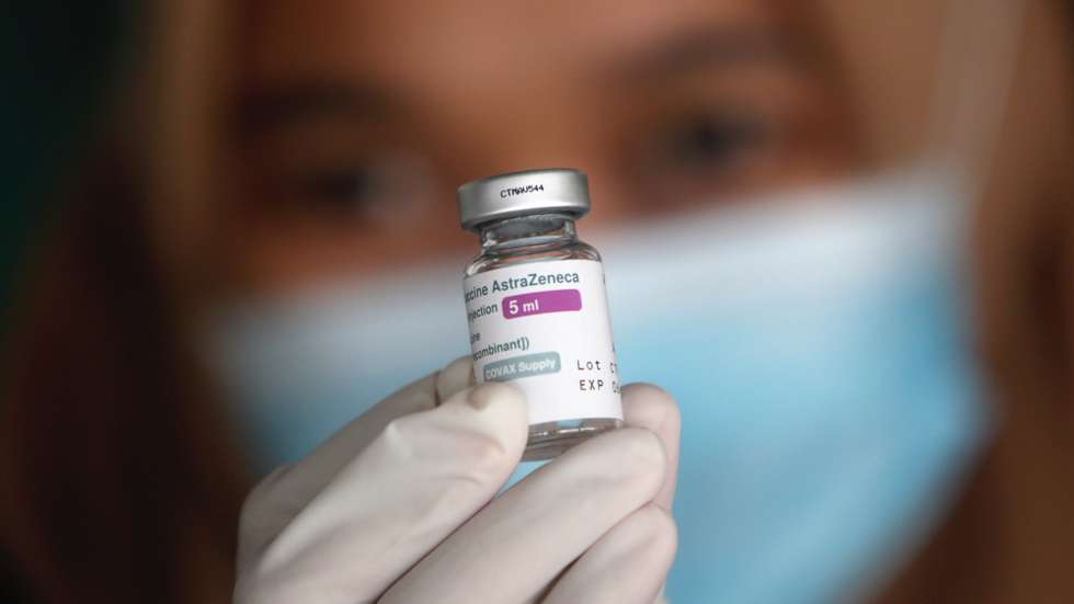 epa09224652 A doctor shows a used dose of COVID-19 vaccine Astrazeneca during a mass vaccination for shop keepers at a shopping mall in Jakarta, Indonesia, 24 May 2021. The Indonesian government is accelerating the vaccination process due to an increasing number of Covid-19 cases after Eid AL-Fitr holydays.  EPA/ADI WEDA