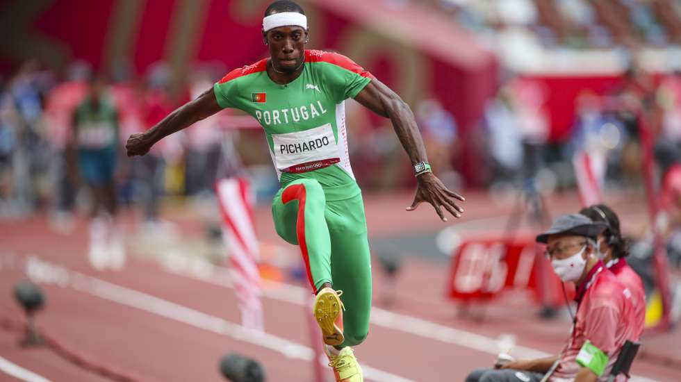 O português Pedro Pablo Pichardo durante a prova de qualificação para a final de triplo salto dos Jogos Olímpicos Tóquio2020, Estádio Olímpico, Tóquio, Japão, 3 de agosto de 2021. O atleta qualificou-se hoje para a final do triplo salto dos Jogos Olímpicos Tóquio2020, ao conseguir 17,71 metros, na segunda tentativa da qualificação. JOSÉ COELHO/LUSA