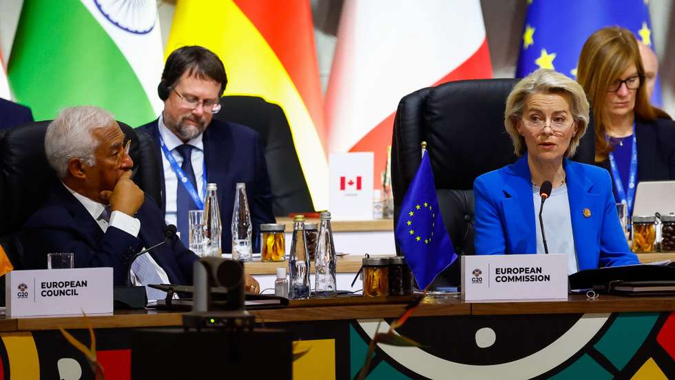 epa12541470 European Commission President Ursula von der Leyen and President of the European Council Antonio Costa attend a plenary session on the opening day of the G20 Leaders' Summit at the Nasrec Expo Centre in Johannesburg, South Africa, 22 November 2025. World leaders are gathering in South Africa, the host of this year's G20 Leaders' Summit on 22 and 23 November 2025, to discuss the global economy, development and financing.  EPA/THOMAS MUKOYA / POOL