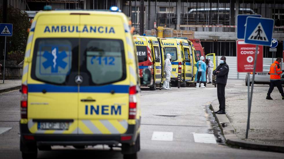 Em termos médios, no final de janeiro, o matemático prevê que se chegue às 16.400 novas infeções diárias