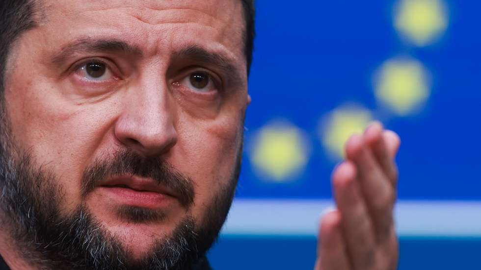epa12475721 Ukrainian President Volodymyr Zelensky holds a press conference following the Euro Summit in Brussels, Belgium, 23 October 2025. European Union leaders convened in Brussels to discuss the situation in Ukraine, European defence, developments in the Middle East, competitiveness, housing, and migration.  EPA/OLIVIER HOSLET