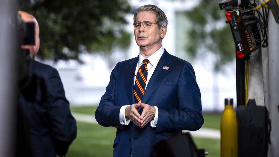 epa13142819 US Treasury Secretary Scott Bessent speaks in a TV interview outside the White House in Washington, DC, USA, 30 July 2026.  EPA/JIM LO SCALZO / POOL