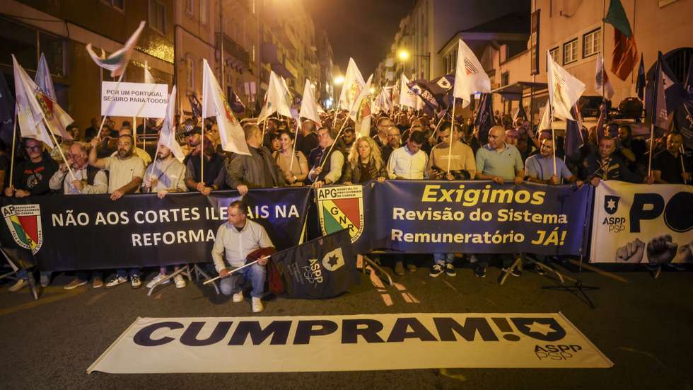 Manifestação de polícias e militares da GNR convocada pela Associação Sindical dos Profissionais da Polícia (ASPP/PSP) e Associação de Profissionais da Guarda (APG-GNR) por melhores salários e condições de trabalho, Lisboa, 29 de outubro de 2026. MANUEL DE ALMEIDA/LUSA
