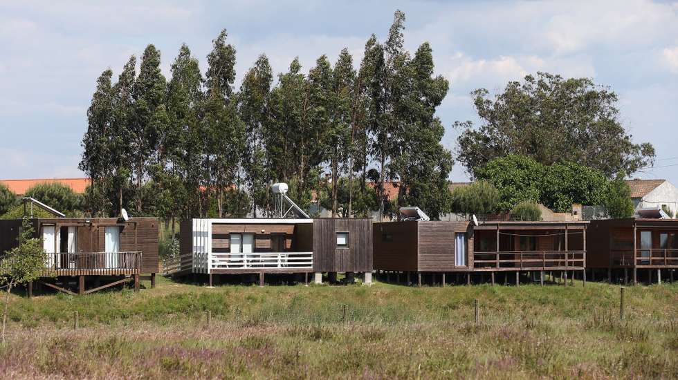 Casas no Zmar Eco Experience, complexo turistico alvo de requisição civíl pelo Governo para acolher pessoas que necessitem de isolamento profilático devido à covid-19, Odemira, 03 de maio de 2021. NUNO VEIGA/LUSA