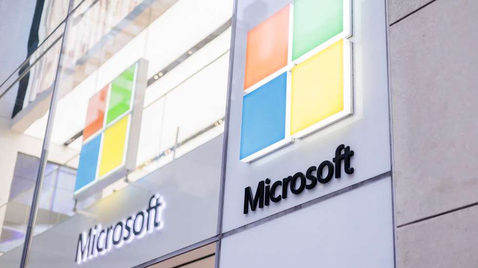 epa10355849 A Microsoft store is seen in New York, New York, USA, 08 December 2022. The US Federal Trade Commission announced plans on Thursday to file a lawsuit to block Microsoft's planned 69 billion dollar acquisition of the video game company Activision, a move by the US government reportedly motivated by concerns over continued consolidation in the tech industry.  EPA/JUSTIN LANE